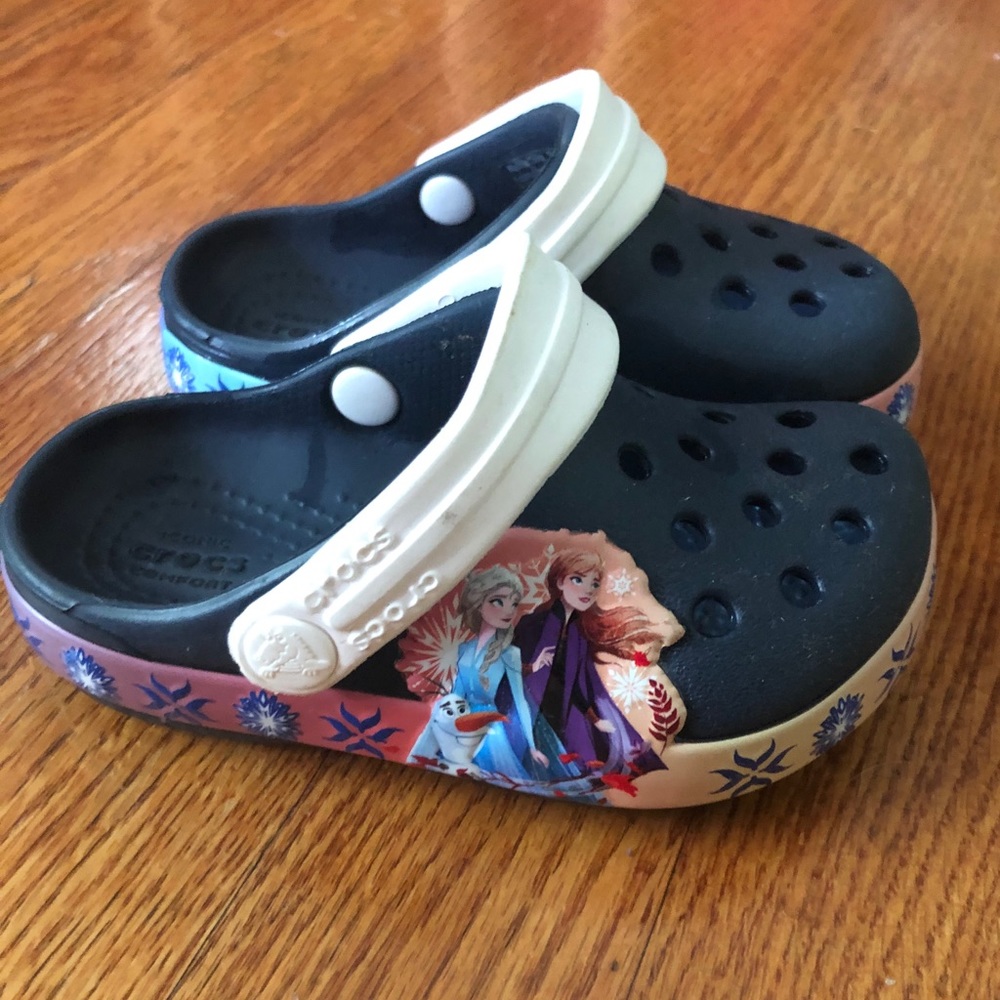 Frozen 2 Light up Crocs